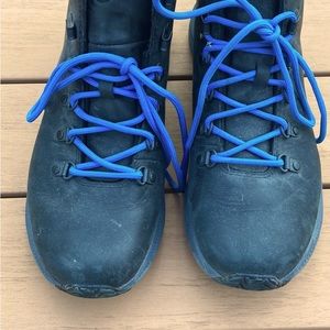 Like new Merrell light weight leather hiking boots with Vibram sole